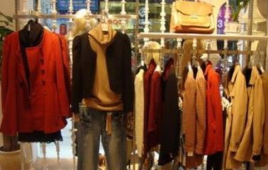 校園創(chuàng)業(yè)新典范 大學(xué)生服裝店線(xiàn)上線(xiàn)下雙管齊下，年入百萬(wàn)的生意經(jīng)